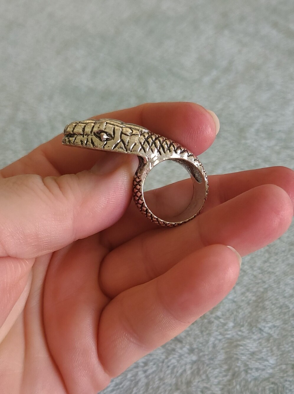 Silver Snake-Shaped Reptile Ring Accessory - Picture 4 of 11